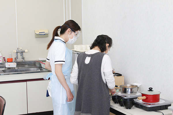 得意だった料理にチャレンジしている様子
