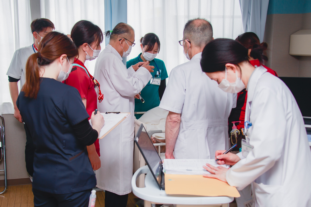 山形ロイヤル病院の褥瘡対策チームの様子